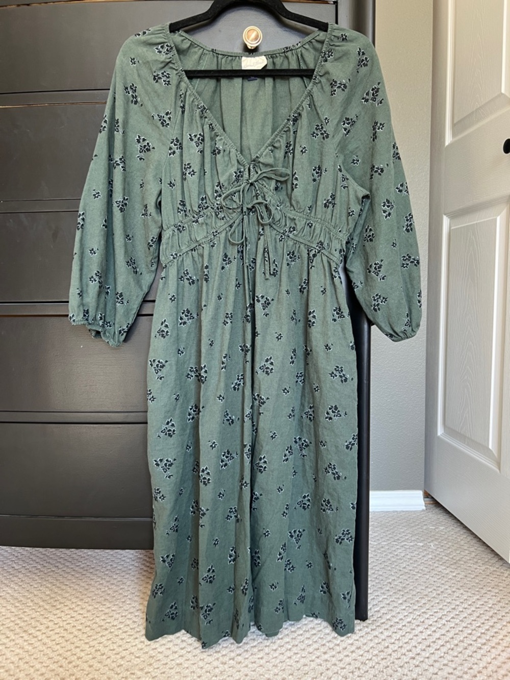 Universal Thread Green Floral Tie-Front Midi Dress